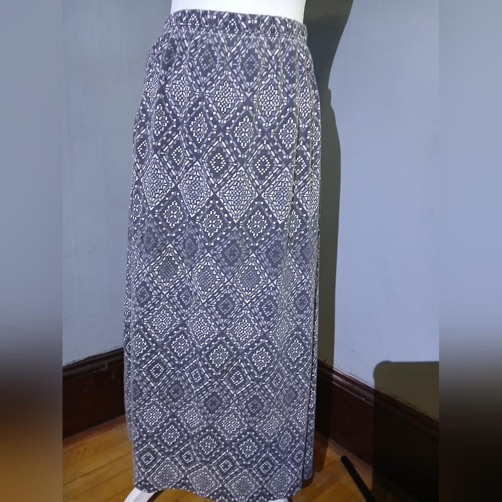 Basic Editions Black & White Geometric Maxi Skirt | Size L